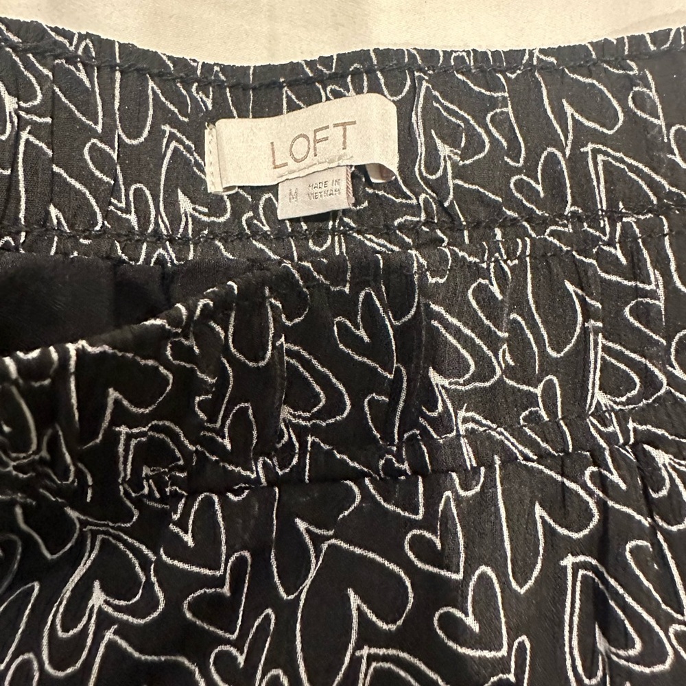 Lightweight skirt black with white hearts